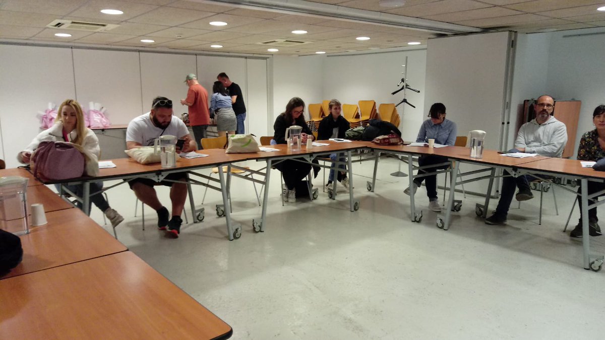 joventutcat's tweet photo. @LaiaGiros @elmoligran @ERYICAYI @xarxa_xnej @matarocat @BuscadorJoveCCM @lafletxapij 📍 Visita també al Centre d'Informació i Assessorament per a Joves de Barcelona amb informació sobre la xarxa de centres i els serveis especialitzats, la seva connexió amb el teixit associatiu i els projectes a centres educatius de dinamització de la informació.

@joves_barcelona https://t.co/k9qzSkMk8B
