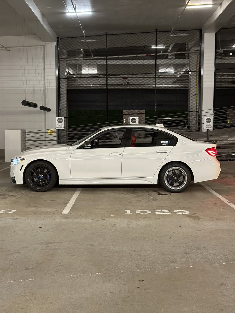 b58brandon's tweet photo. doin thangs switchin lanes in a beamer with u 🤳🏽 https://t.co/eivgsIfi4g