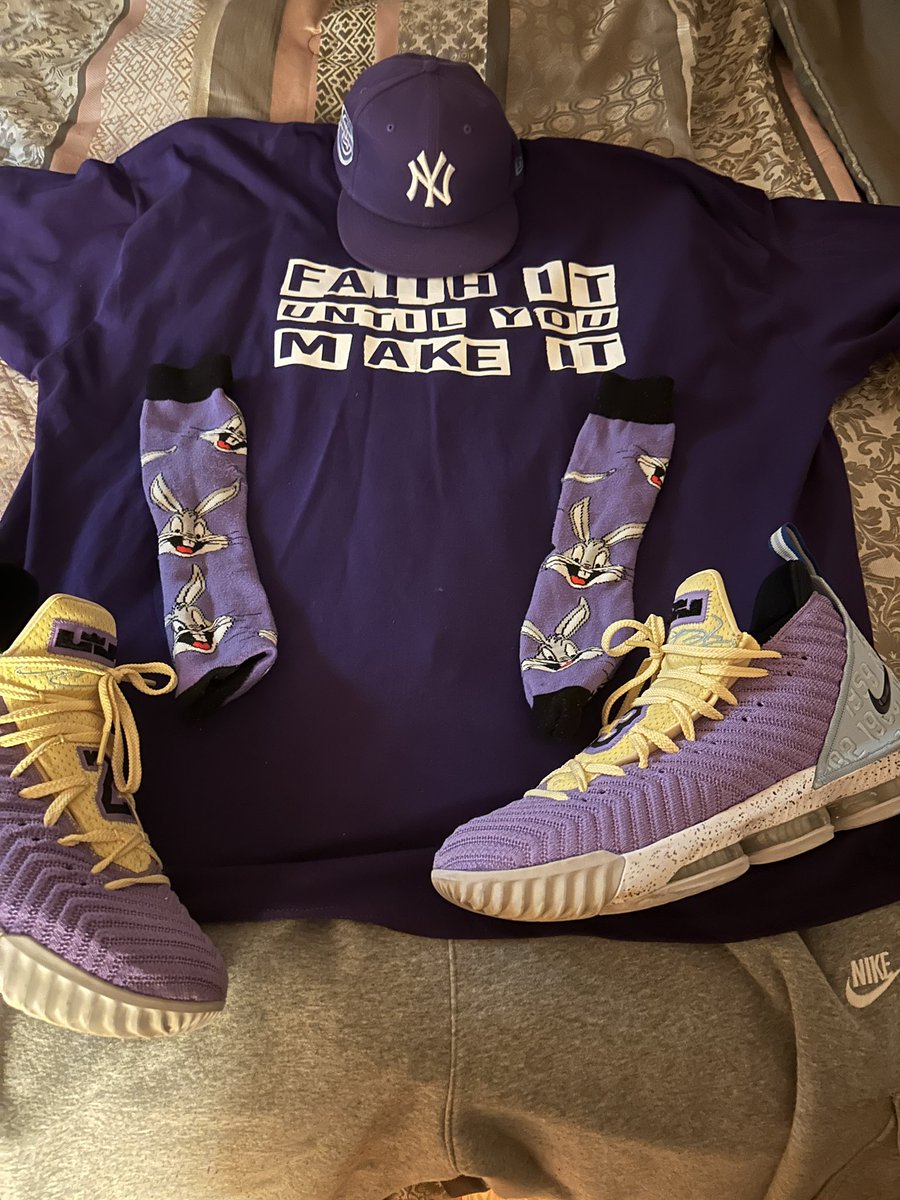 DaryleLSmith's tweet photo. Faith Friday Serving Drip
🧢👕👟💧
#Lebron16s  #YankeeFitted
#BugsBunny #FaithIt
@uncle_rjs @ahmiryoung
 @FrshPhade @KidFromTheX @CallMeCoachVP @LiCkMyJs @LexxDaTurtle @mdeeeeee_ @MagMr44 @CoachWes03 @ALilBitOfEryn @Just_JeNiNE_ @IngloriousGUIDO 
@kp0pkicks @rjolli007 @ManishLife_Ty @michele_kw
Tee by: @seeyoudifferent