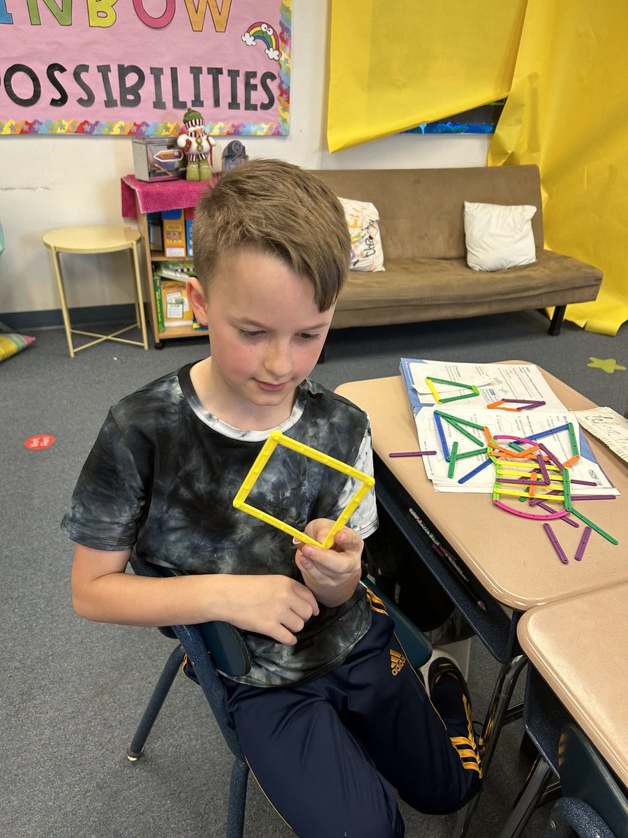 Using geostix to create polygons based on their attributes! #lovejw <a href="/JoeWalkerES/">Joe Walker ES</a>