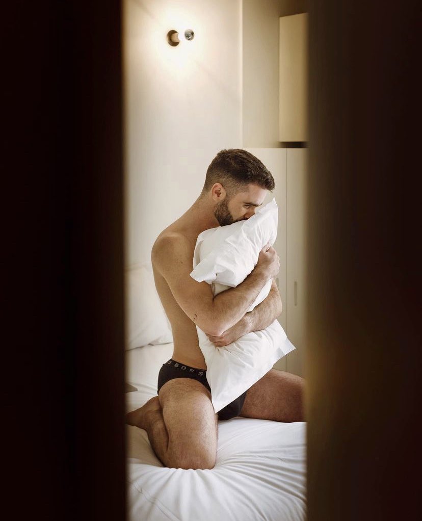thelatebirds's tweet photo. Rainy 🌧️days in #Lisbon are to stay in bed all day long! Do you also prefer to stay in bed too? Book now your room. 🤗 #gayhotel #gaylife #gaytravel
👉🏼https://t.co/oRzy6J64N6 https://t.co/9LZnkEO2sh