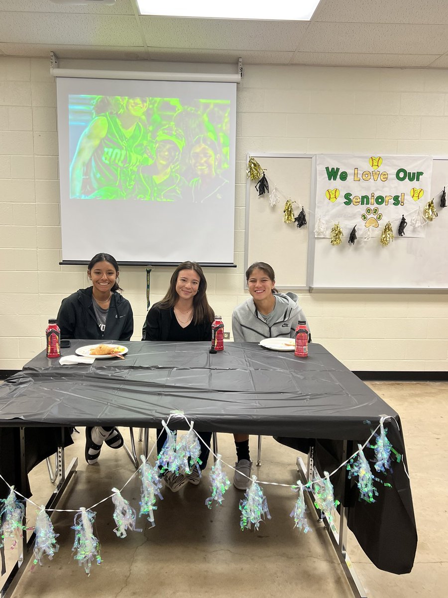 Senior breakfast was a hit! Love these 3 and will miss them so much! Thanks for everything you’ve given to this program. You’ve definitely left your mark! ❤️ @arissagarcia1 @ariiselamtz @GabbyOrosco_6