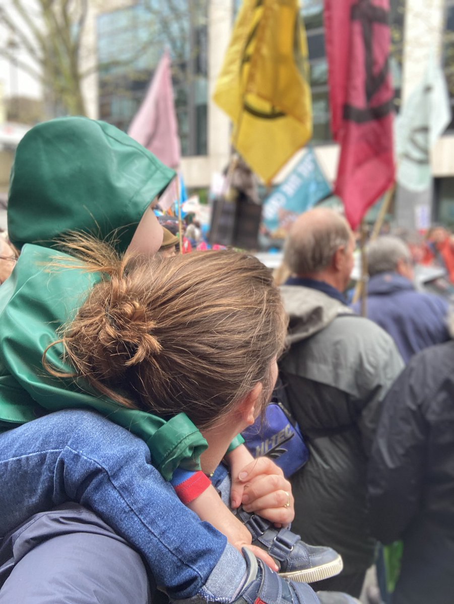 kim_outside's tweet photo. Incredible atmosphere today, street performances everywhere and so much care shown by demonstrators and stewards to ensure street safety. Kiddo has been drumming the whole way home after dancing on the streets all day #TheBigOne #UniteToSurvive https://t.co/tOcKrskw14