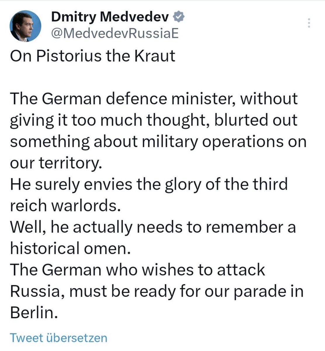 Frage mich, mit welchen Panzern in Berlin einmarschiert werden soll. T-10?