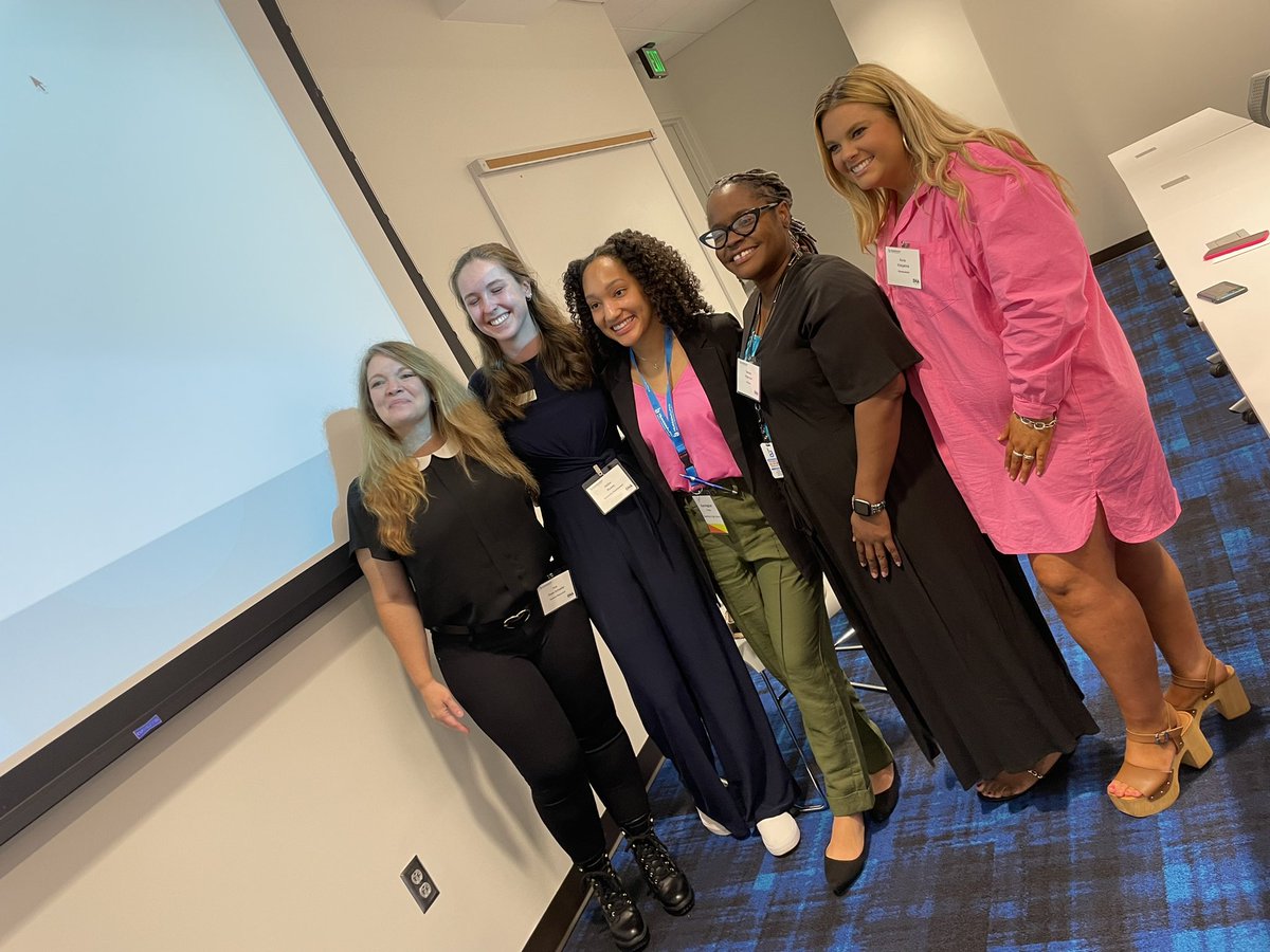 ahk10's tweet image. Getting our learning on - business in biotech #DNADay23 #DNAinBiotech @SHSSenators @HAEdOutreach @KarringtonFoley