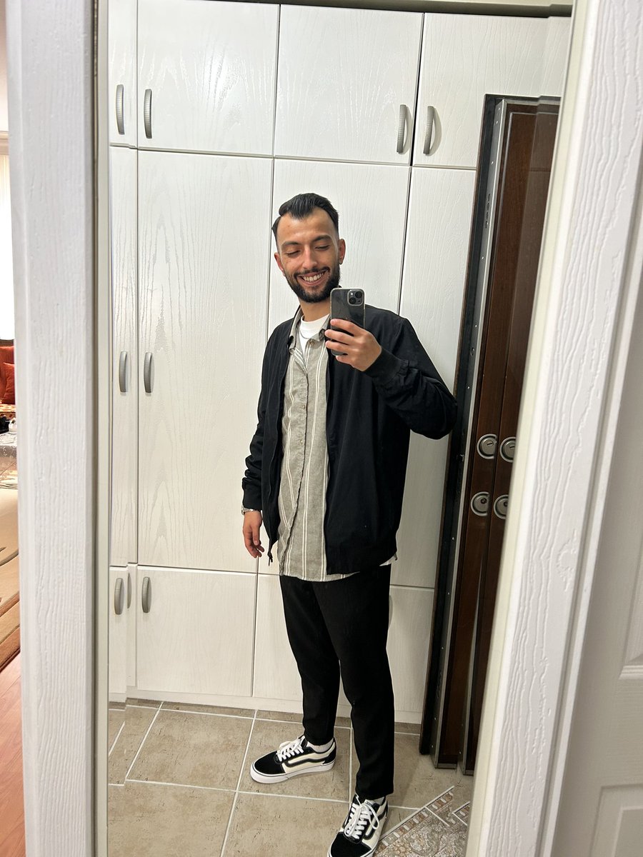 bburakuru's tweet photo. İyi Bayramlar 😁🤙🏽 https://t.co/kgKj87QsHq