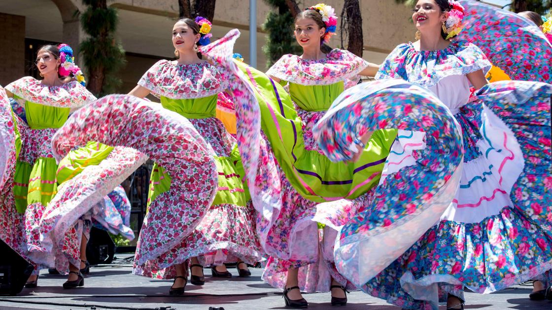 VillasAtSD's tweet photo. 55 fun events happening in Tucson this weekend April 20-23 🎢🌎🧁

#EarthDay2023 #Tucson
 https://t.co/ITSRoR8RFO https://t.co/jTlgvaFi5R