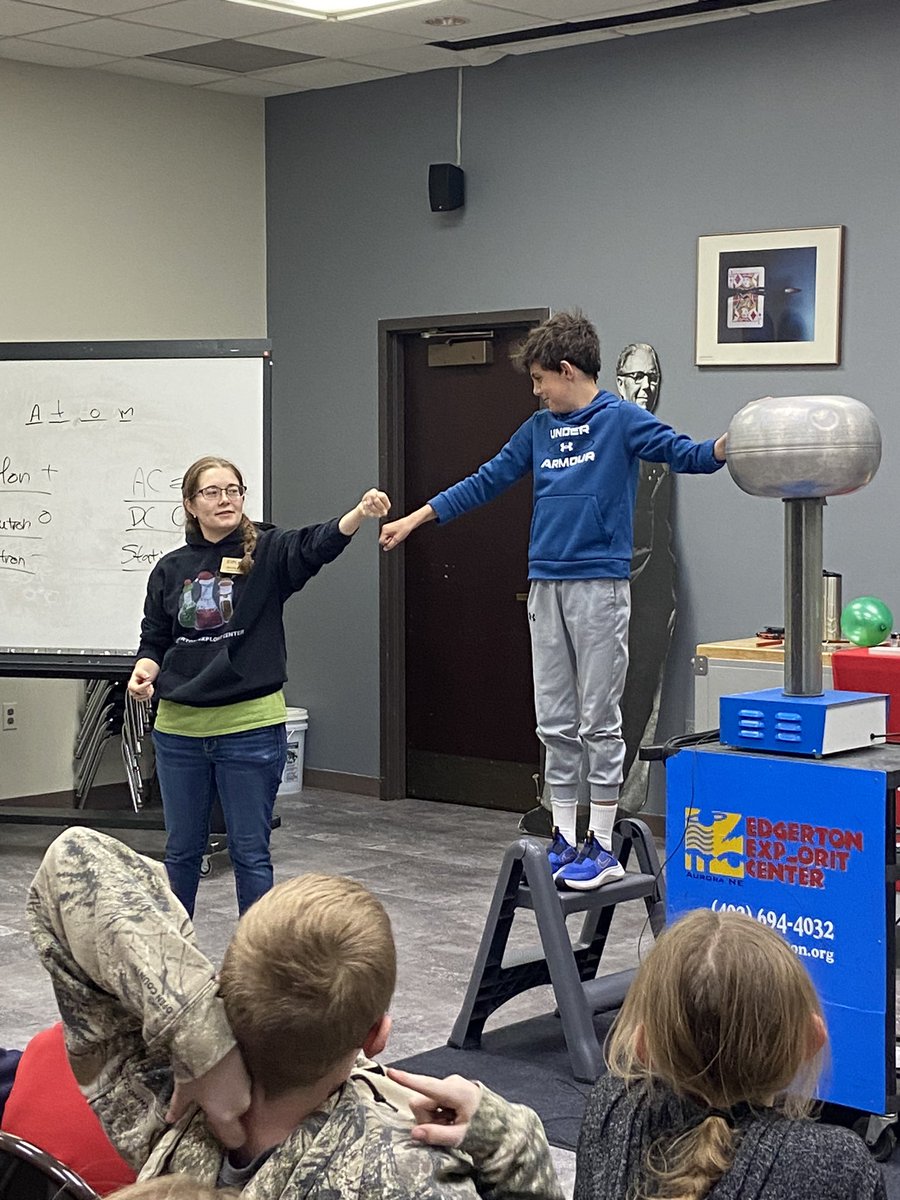 michalawurdeman's tweet photo. 5th Grade at the Edgerton Science Museum in Aurora today! First session all about electricity and sparks! #lakeviewvikes @ShellCreekVikes https://t.co/0eXvc3dSZJ