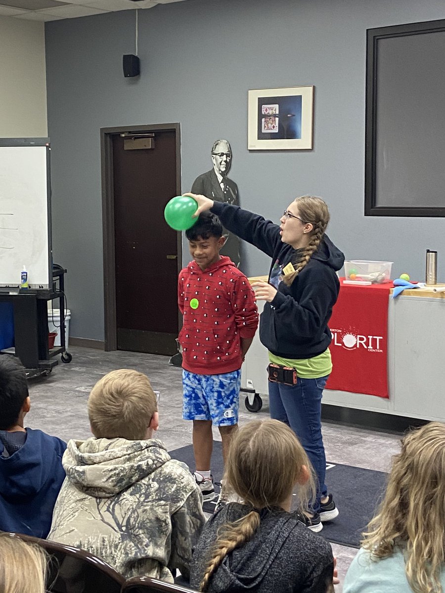 michalawurdeman's tweet photo. 5th Grade at the Edgerton Science Museum in Aurora today! First session all about electricity and sparks! #lakeviewvikes @ShellCreekVikes https://t.co/0eXvc3dSZJ
