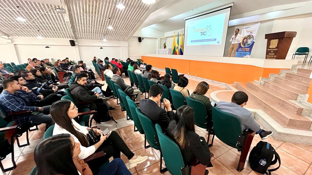 Ministerio_TIC's tweet photo. Hoy estamos desde la @UdeNar en nuestro evento '#PrevenTIC: un cambio por las TIC' con la industria del sur del país, una jornada con capacitaciones y atención personalizada a los operadores TIC. https://t.co/752cgXvz9x