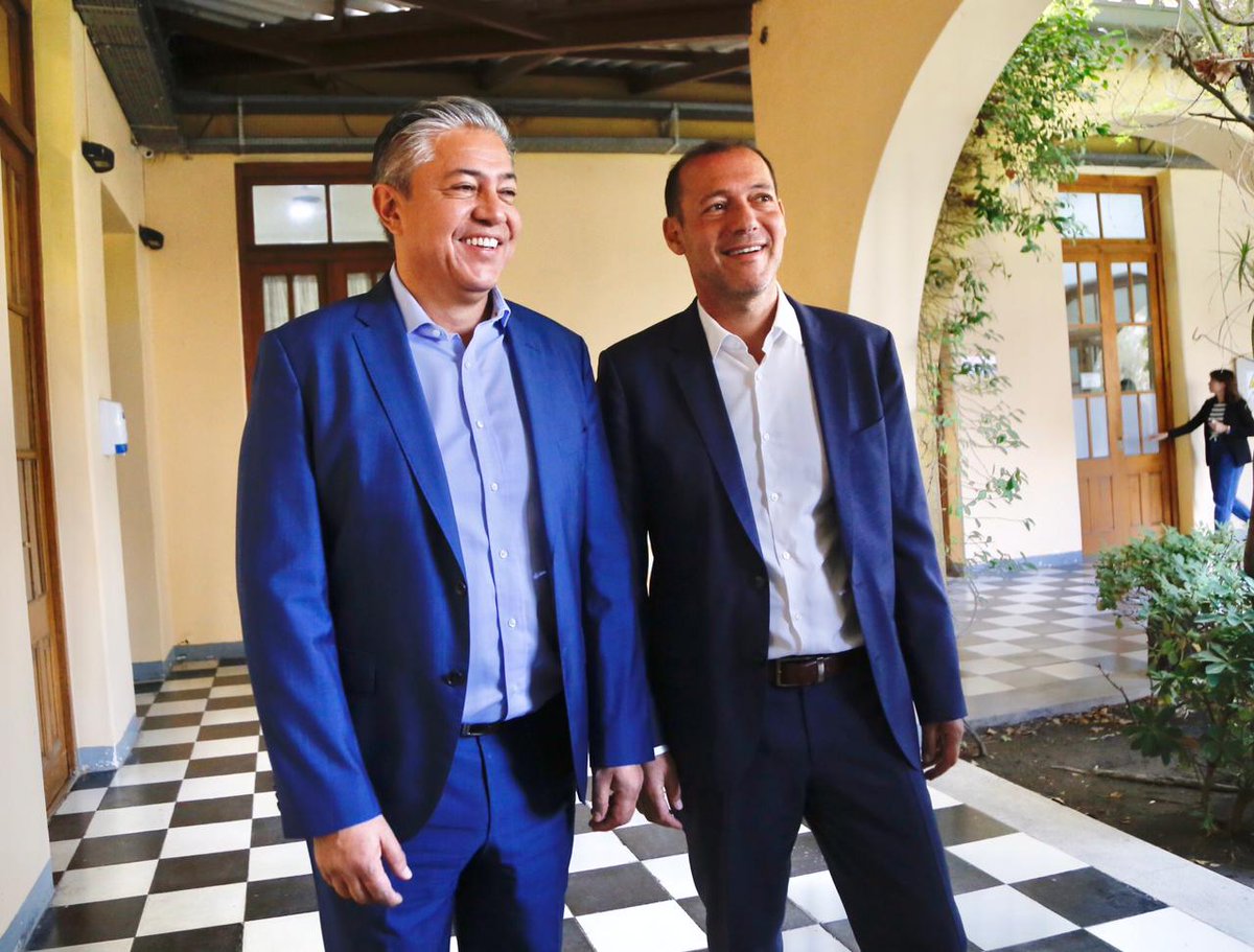 Este mediodía, me reuní con el gobernador electo, <a href="/Rolo_Figueroa/">Rolo Figueroa</a>. Nuestra prioridad, como siempre, es que Neuquén siga creciendo. En este sentido, trabajamos para garantizar una transición ordenada que brinde seguridad a las neuquinas y neuquinos y reafirme la gobernabilidad.