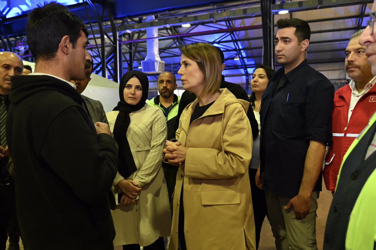 ➡️Depremden etkilenen vatandaşlarımıza tek tek geçmiş olsun dileklerini de ileten Vali Becel, Devlet Millet iş birliği ile yaraların hızlıca sarıldığını söyledi.⤵️