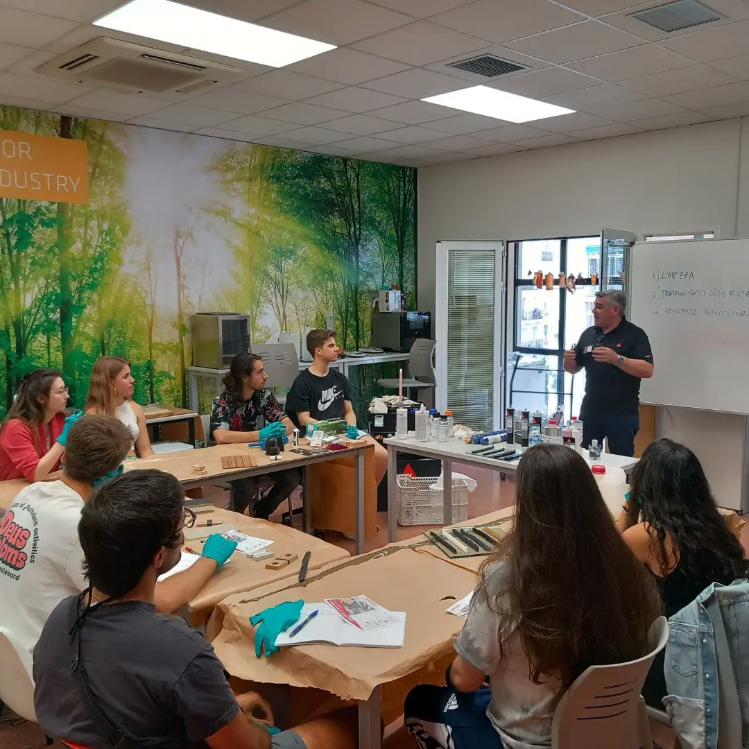 FablabEtsidi's tweet photo. Muchas gracias a @SikaSpain por venir a hablarnos acerca de adhesivos en el FabLab Day. ¡Hemos llenado la sala así que todo un éxito! https://t.co/Vta0Tw84sB