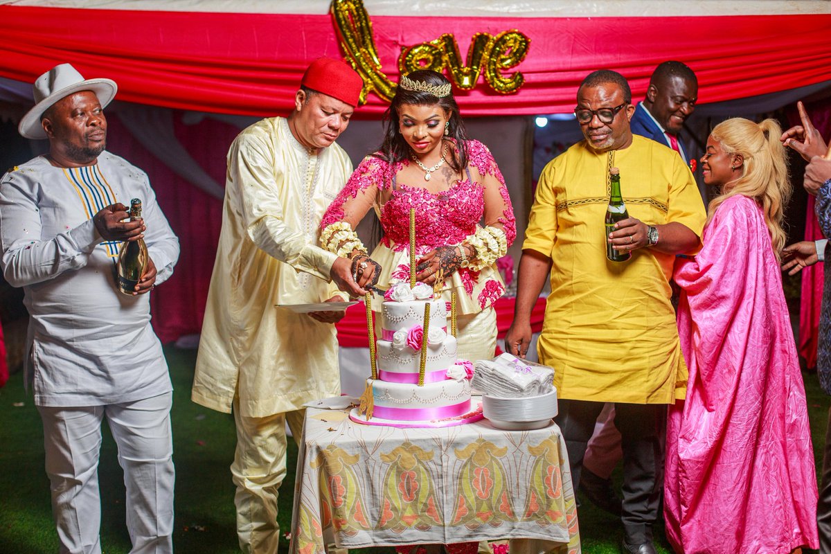 Nudestudio237's tweet photo. #Wedding moments, Emotions and sensations.. always a Pleasure...
@TheCameroonianZ
@StephaneNounamo
@Xtincell
#weddingseason
#LiveLifeFree
#camerounphotographer https://t.co/tJRMob2PXN