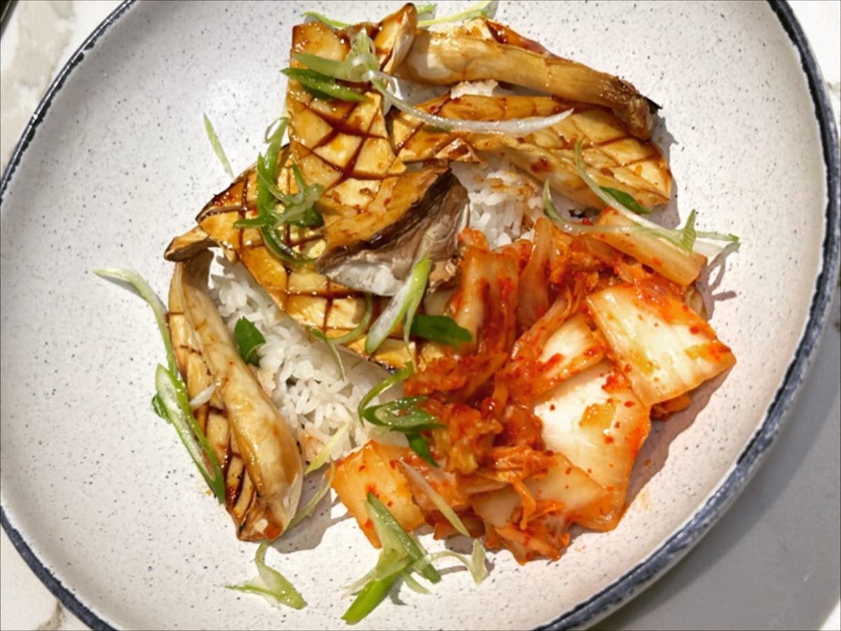 eterra_kitchen's tweet photo. For Those Who Missed Our Earth Day Celebration at @yondu.usa - Here’s at a glance at the “Caramelized Trumpet Mushroom Steak” recipe.
#smallhold #plantbaseddiet #cooking #chefsrolll #nycchef #nyc
#nyccommercialkitchen #nyckitchenrental #nycrentalkitchen #nycvenue #eterrakitchen https://t.co/kaAP7Ix825