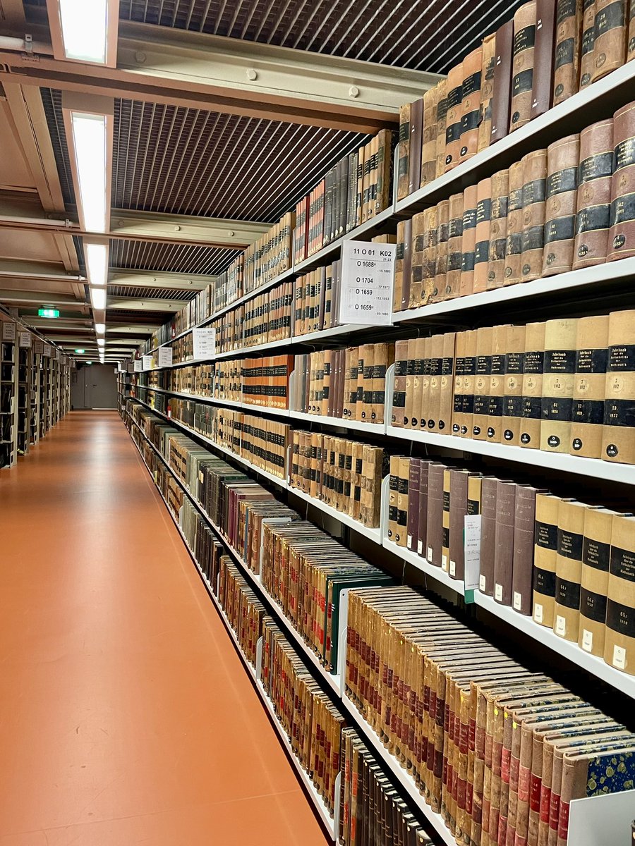 bonstabi's tweet photo. Gestern Besuch des Magazin-Teams @sbb_news Unter den Linden. Schöne Ein- &amp; Ausblicke, erstklassige Ordnung. Speziell im wertvollen historischen Zeitungsbestand bleibt freilich noch einiges zu tun: #Bestandserhaltung bzw. #Digitalisierung der seltenen Titel weiter hoch notwendig https://t.co/4iwSWKt7OT