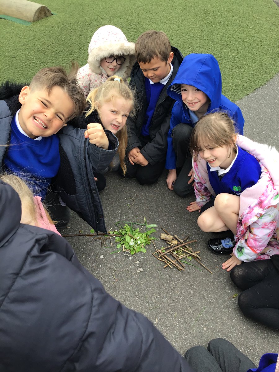 wla_y2's tweet photo. To celebrate Earth day, this afternoon we made natural collages using only things we could find outside. We created some brilliant collages using our imagination. https://t.co/ueVtMcyBgT