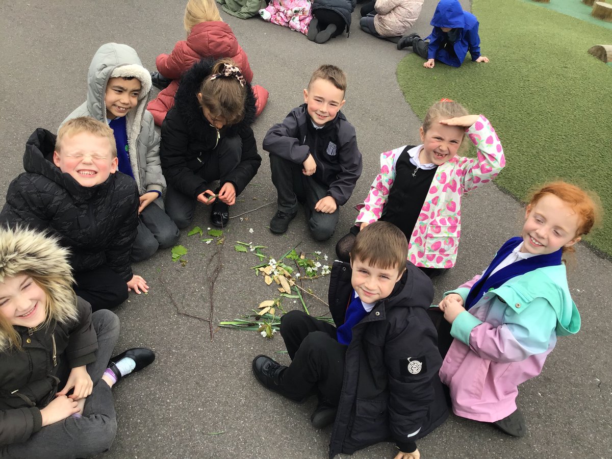 wla_y2's tweet photo. To celebrate Earth day, this afternoon we made natural collages using only things we could find outside. We created some brilliant collages using our imagination. https://t.co/ueVtMcyBgT