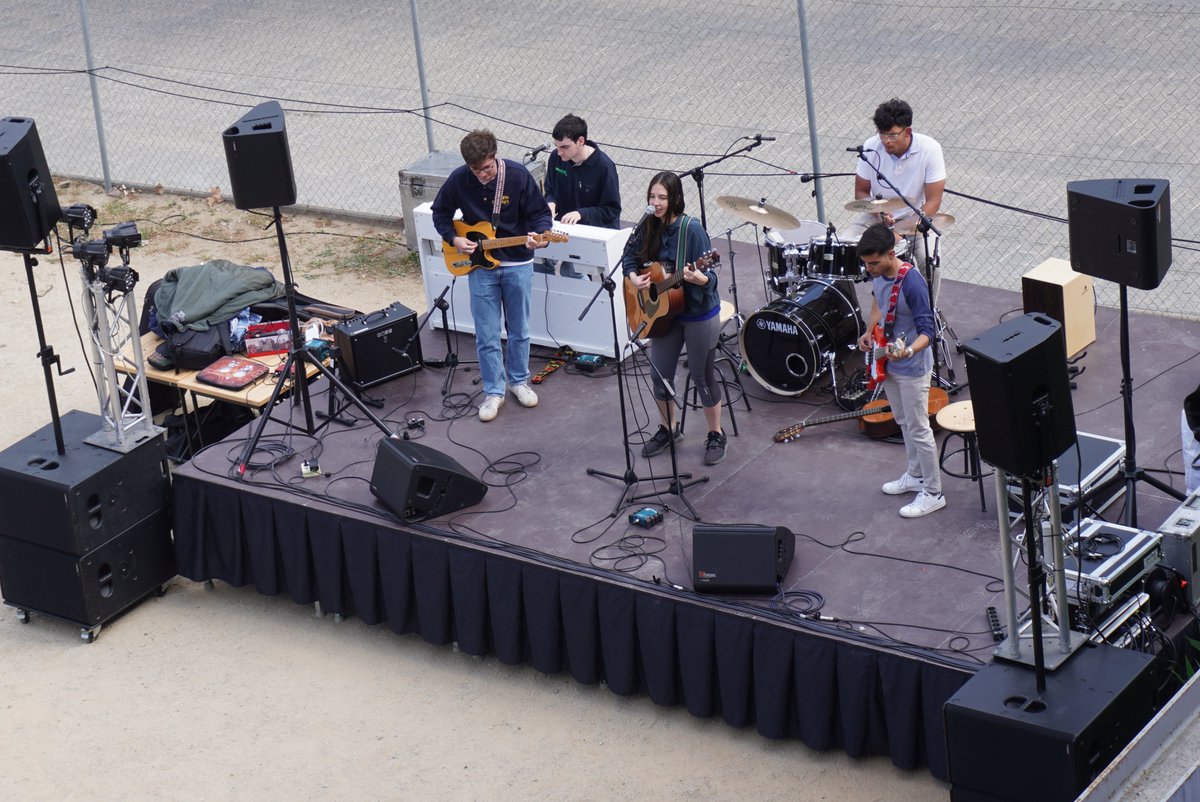 ENTI_BCN's tweet photo. Segueix l' #ENTIDAY amb tallers, música i competició de LOL i Smash Bros. https://t.co/fXZ3gHn8zc