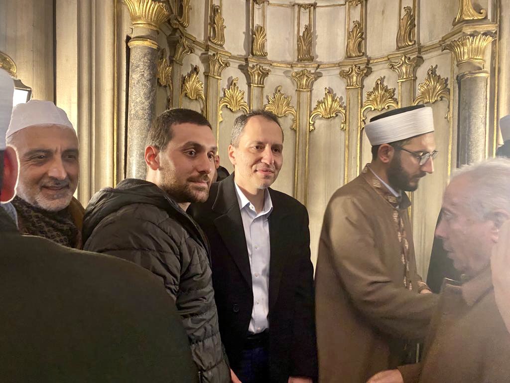Bayram namazımızı Eyüp Sultan Camii’nde eda ettikten sonra cemaatle bayramlaştık, Eyyub-el Ensari Hz.’lerini ziyaret ettik.