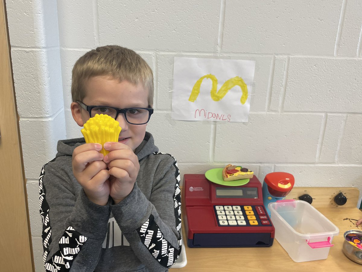 MsKinderNL's tweet photo. McDonalds for lunch!! @AdmiralsAcad_NL https://t.co/1QKkpOwOl7