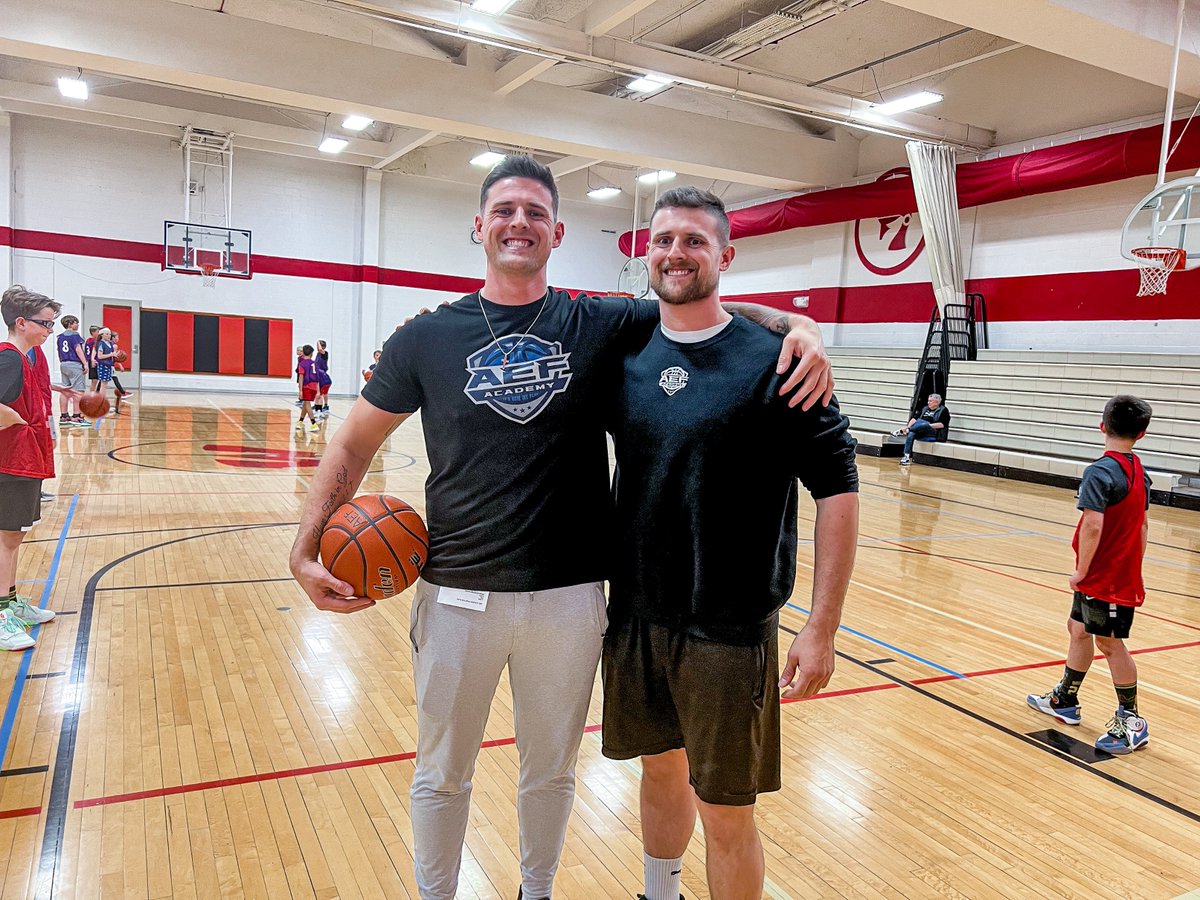 At AEF Academy, we're more than just a team, we're a family! Our coaches are always there to guide, motivate and cheer you on through every play 💙

#AEFAcademy #BasketballFamily #OmahaSports