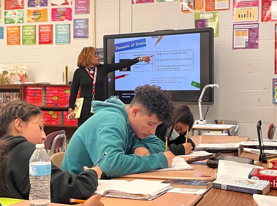 DeanFearsBrooks's tweet photo. Setting my students up for success using a Lead4Ward Active Discourse Strategy. 
#8thGradeEBClass #Accountability #Listening #Speaking #Reading #Writing EVERYDAY! @HISDMultiPrgms @cynthia_pruneda  @EstherSalazar08  @Samiya_Sartaz https://t.co/iNMD9PRQrA