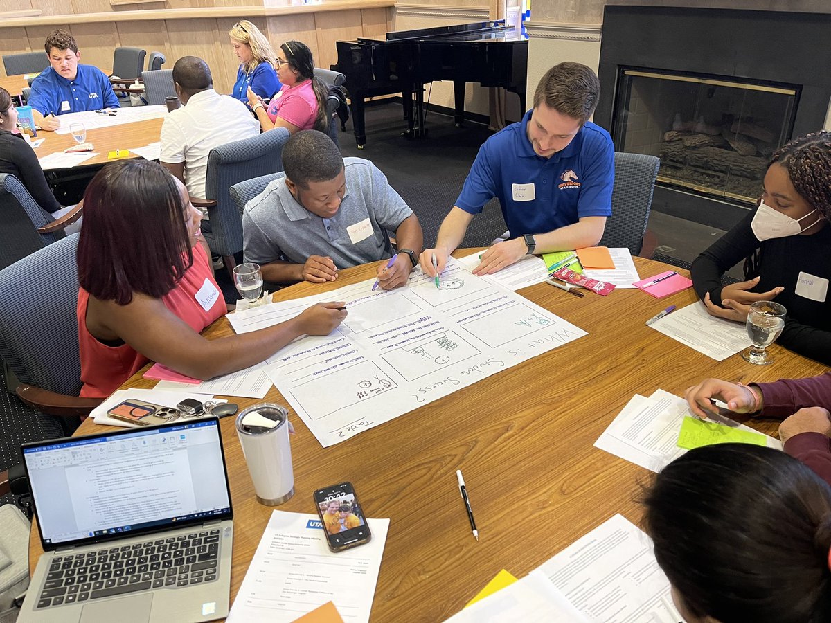 DeanHSnow's tweet photo. Students @utarlington sharing their thoughts on student success! Love watching the energy. #mavup #futurefive https://t.co/DR9AV8QBm3