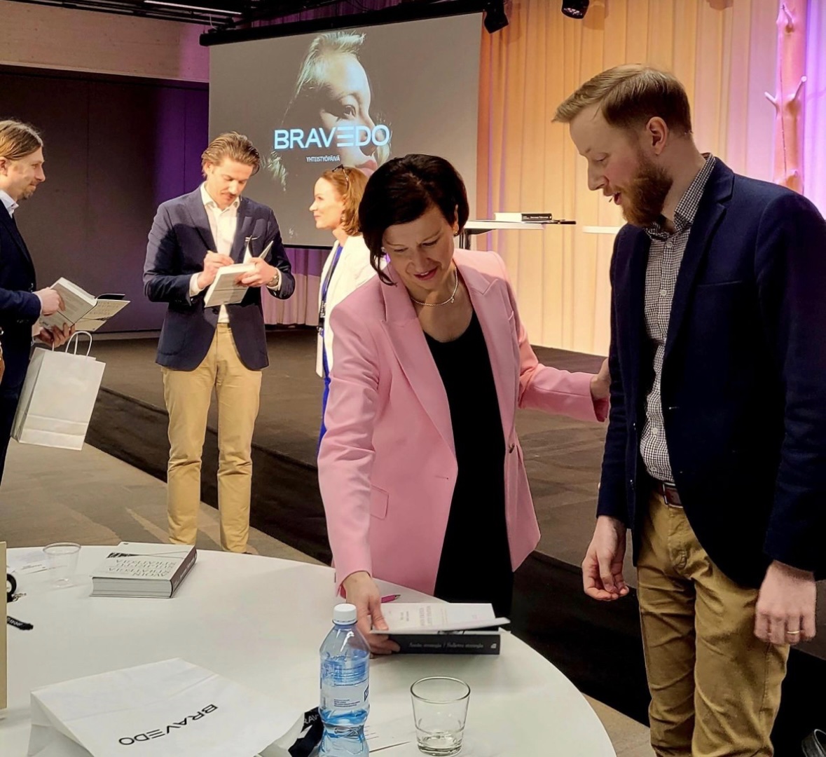 Mikko Leskelä tweet media