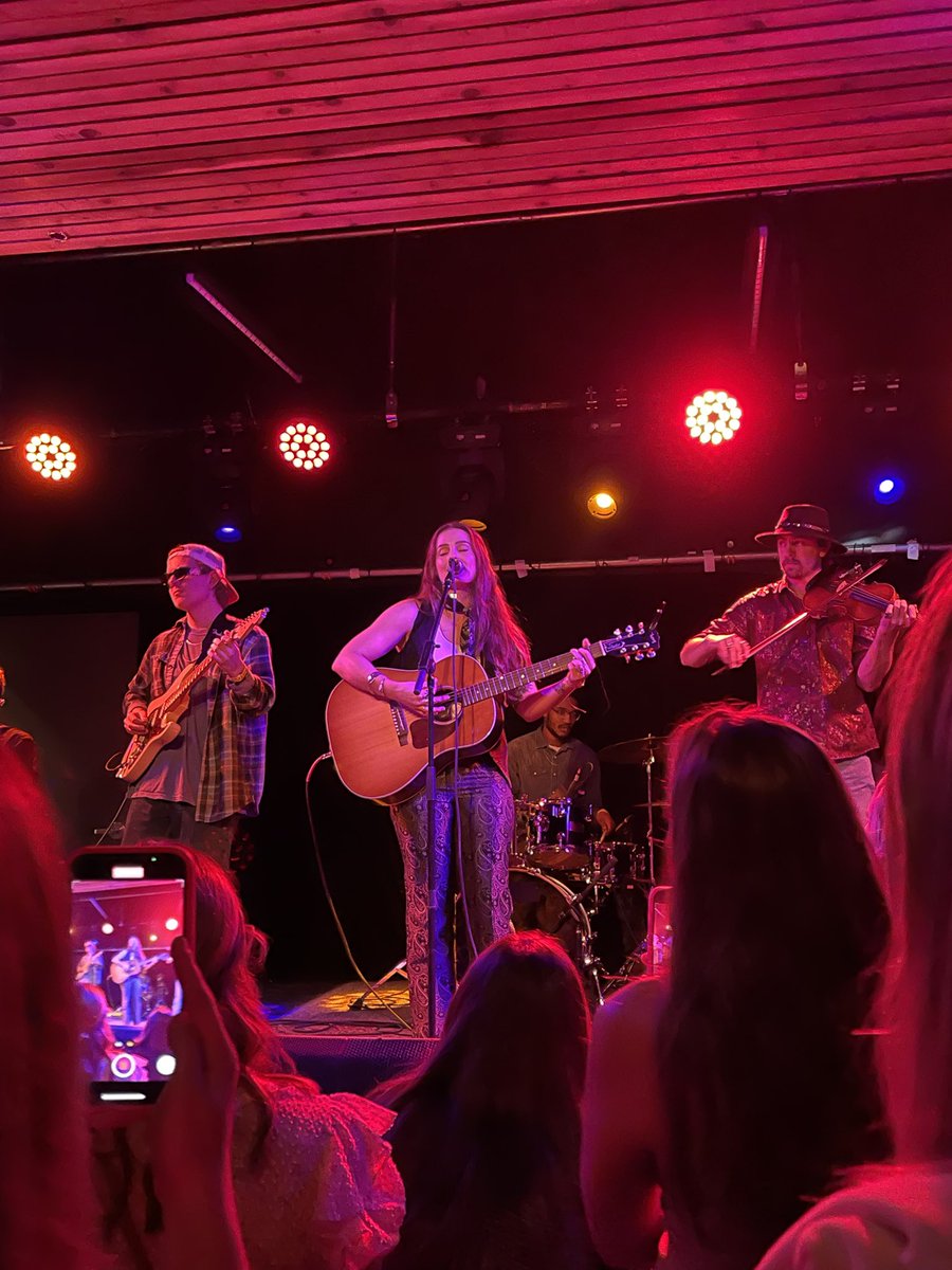 porchlightsesh's tweet photo. I hope you felt it when you walked off stage and the crowd began chanting for one more song. Let your mama know you did it. 🤟🏻 https://t.co/RE63dNJKof