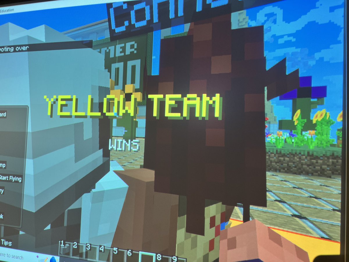 Jaycooper8's tweet photo. First Team vs Team challenge completed!! Bringing some summer blooms to our lives πΉππΊ #mvsd_mb @PlayCraftLearn #minecraftstudentambassadors https://t.co/lpoCxkamYI