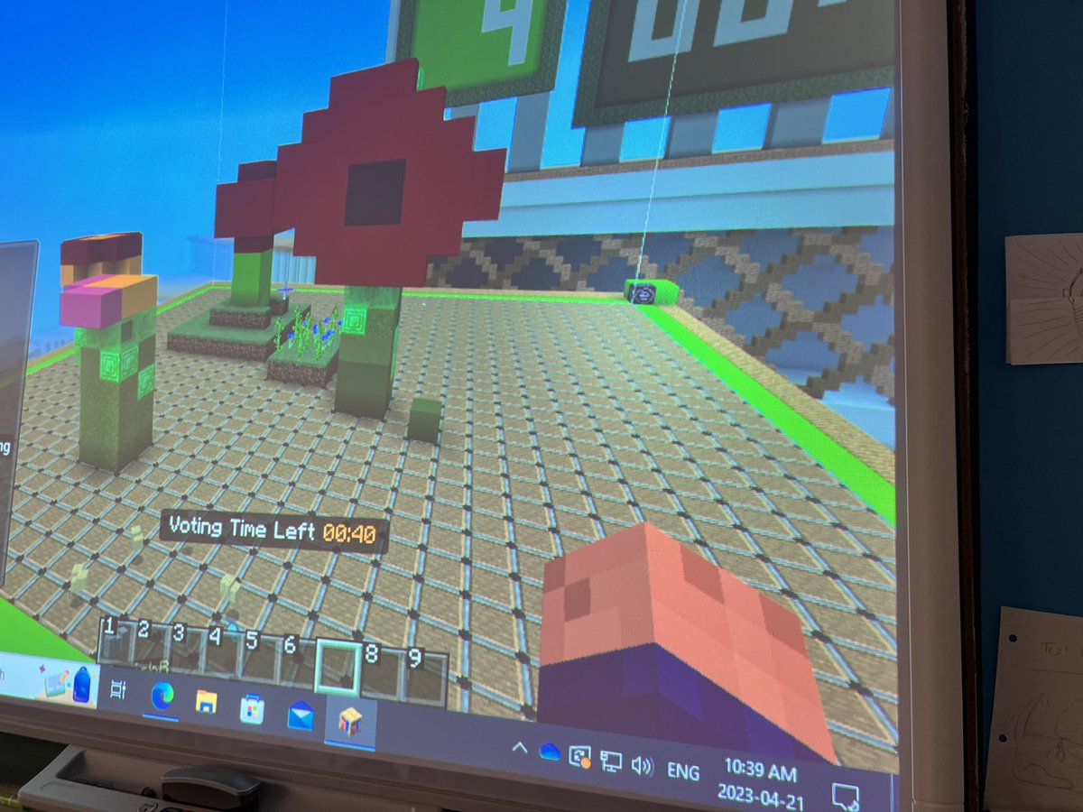 Jaycooper8's tweet photo. First Team vs Team challenge completed!! Bringing some summer blooms to our lives πΉππΊ #mvsd_mb @PlayCraftLearn #minecraftstudentambassadors https://t.co/lpoCxkamYI