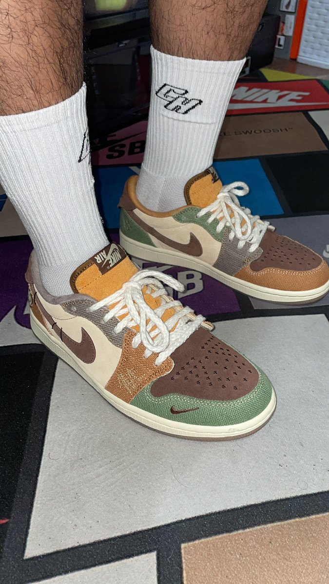 SNKRVicc's tweet photo. #KOTD I feel dangerous with these on lol
#commonhype https://t.co/fbTtvHe6l3