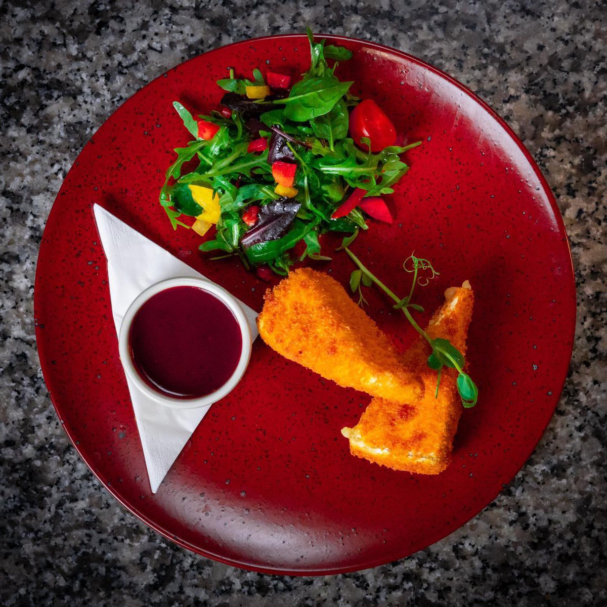 Come and join us for a fabulous evening of food, drinks, and fun! 

Our chefs have been working hard to create some mouth-watering dishes, from our famous pizzas to our succulent steaks.

thesavoycollection.com/the-george/din…

#HappyFriday