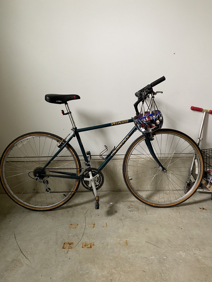 GarethReesXV's tweet photo. Arrived in Indiana yesterday evening so a gentle 12 mile recovery ride on my trusty borrowed bike Once again happy to be on my annual trip as a volunteer coach to @PennBoysRugby Will be using my down time to try to build a base for the @Head4Change #RidetoLyon with @msgtours https://t.co/ekyNwaWcgw
