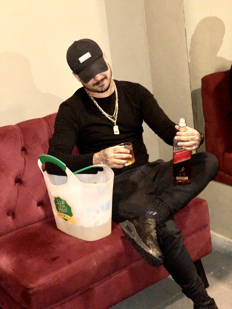 djvinicinhoph's tweet photo. Já são 10 anos levando o pro meu público o que eu faço de melhor… que Orgulho de mim … 😌😙🔥🔥
#djvinicinhodapenha
#bailedaselva #penha #tiktok
#bailedagaiola
#favelavive #kondzilla #dennisdj #gr6 #bailão #gr6explode #bailefunk#funksp #malokas #passinho https://t.co/ef4Dr12jCu