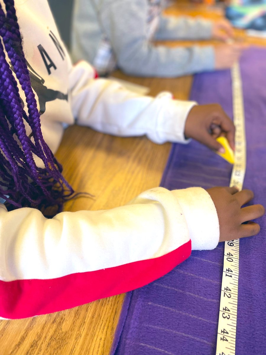 dgticola's tweet photo. 5th graders started on their no-sew blankets for @ProjectLinus and don’t let the no-sew 🧵 part fool you. It was a challenging day! @Graham_Wendy #hsvgate #giftedandtalented #servicelearning #gate https://t.co/vxnXfR754S