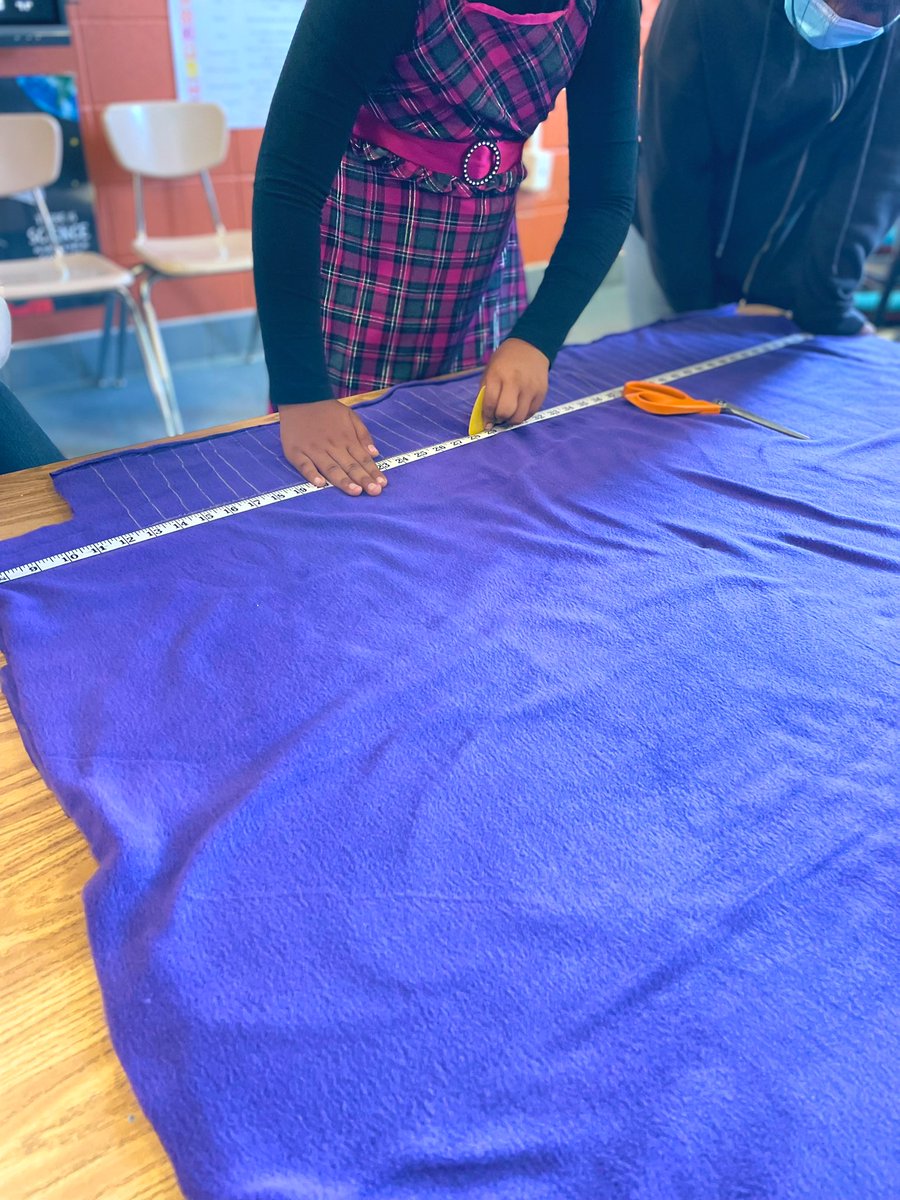 dgticola's tweet photo. 5th graders started on their no-sew blankets for @ProjectLinus and don’t let the no-sew 🧵 part fool you. It was a challenging day! @Graham_Wendy #hsvgate #giftedandtalented #servicelearning #gate https://t.co/vxnXfR754S