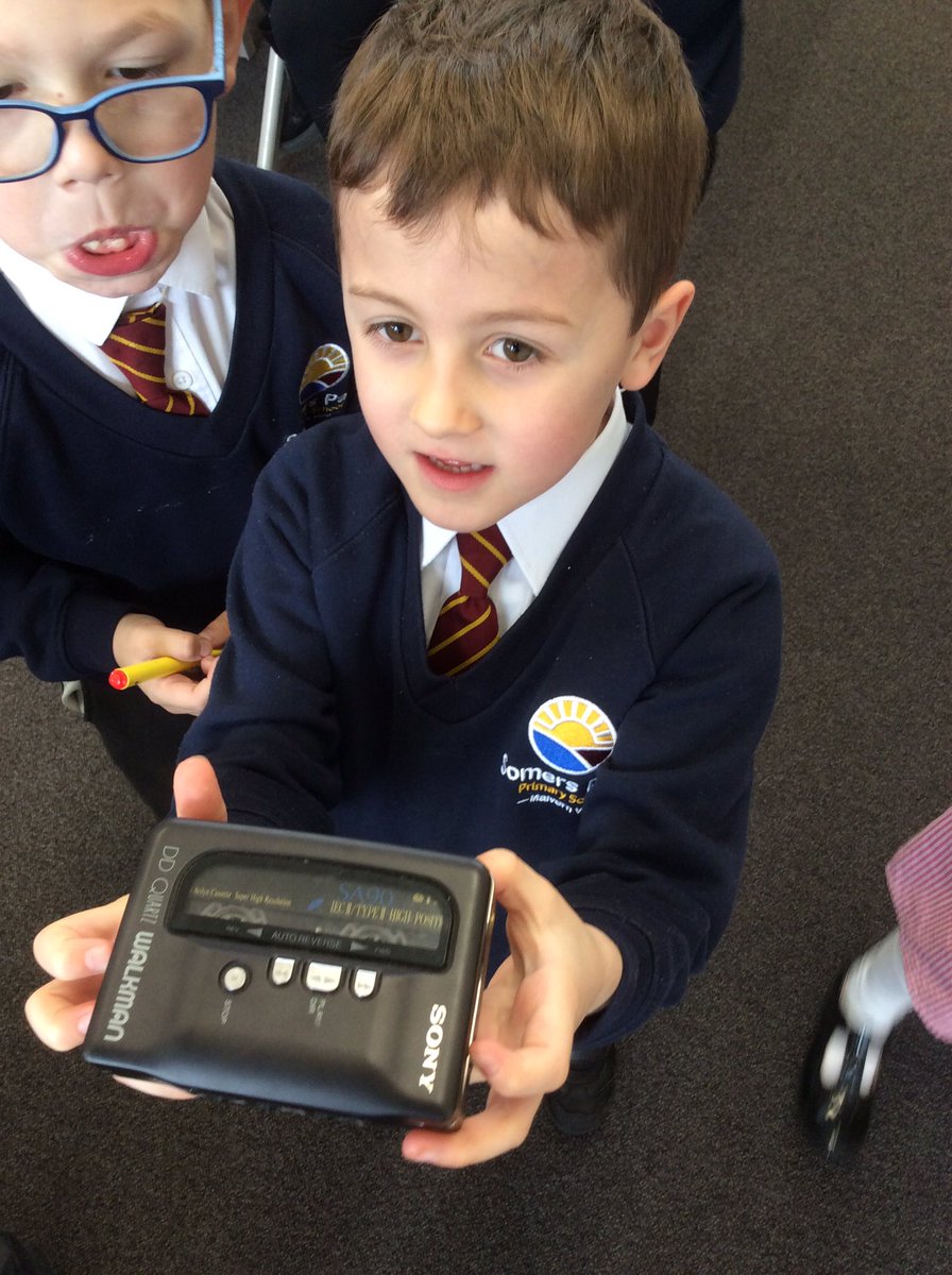 SPMVElm's tweet photo. 🔍The historians in Elm Class have been doing some super detective work today.  We have been on a special mission to sort out some interesting old objects.  What are they? What were they used for? How long ago were they made? 🔍 https://t.co/gEE7lvrKd2