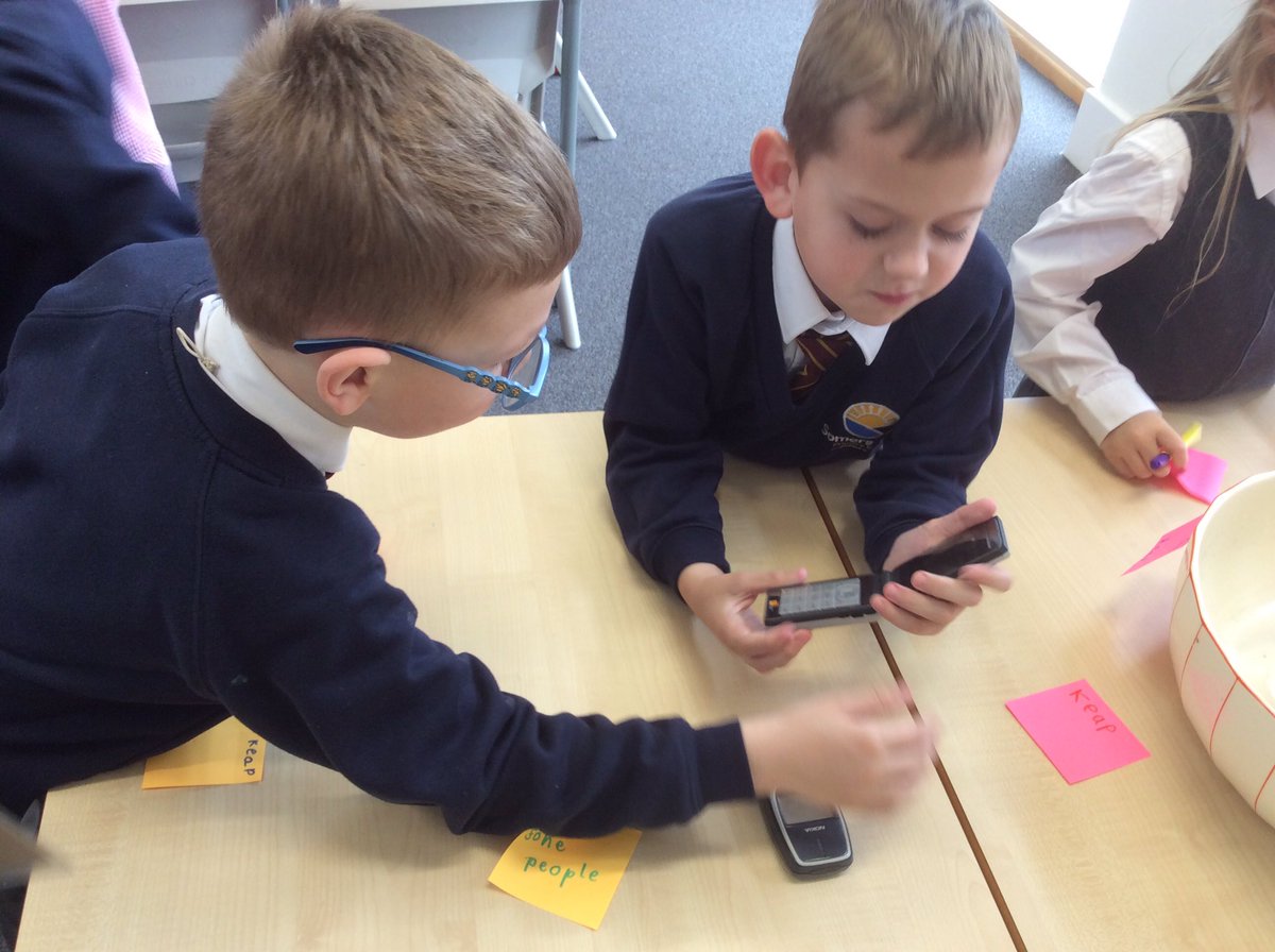 SPMVElm's tweet photo. 🔍The historians in Elm Class have been doing some super detective work today.  We have been on a special mission to sort out some interesting old objects.  What are they? What were they used for? How long ago were they made? 🔍 https://t.co/gEE7lvrKd2