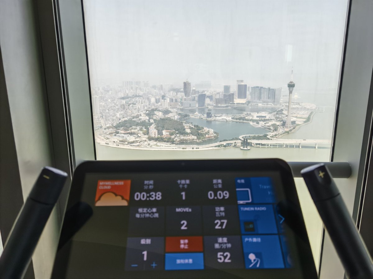 wrestlerabcd's tweet photo. 在高空健身房，撸铁都更有��儿 https://t.co/YdHZXvagv5