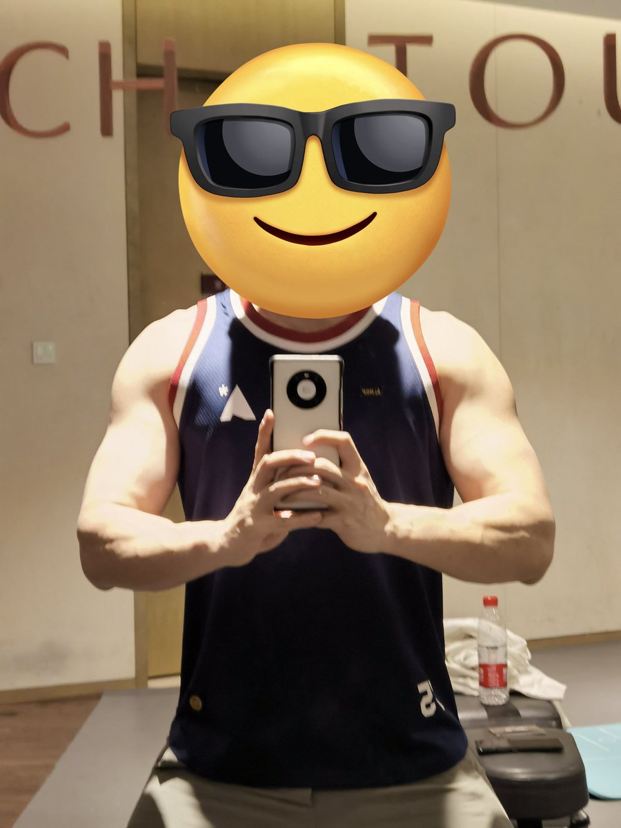 wrestlerabcd's tweet photo. 在高空健身房，撸铁都更有��儿 https://t.co/YdHZXvagv5