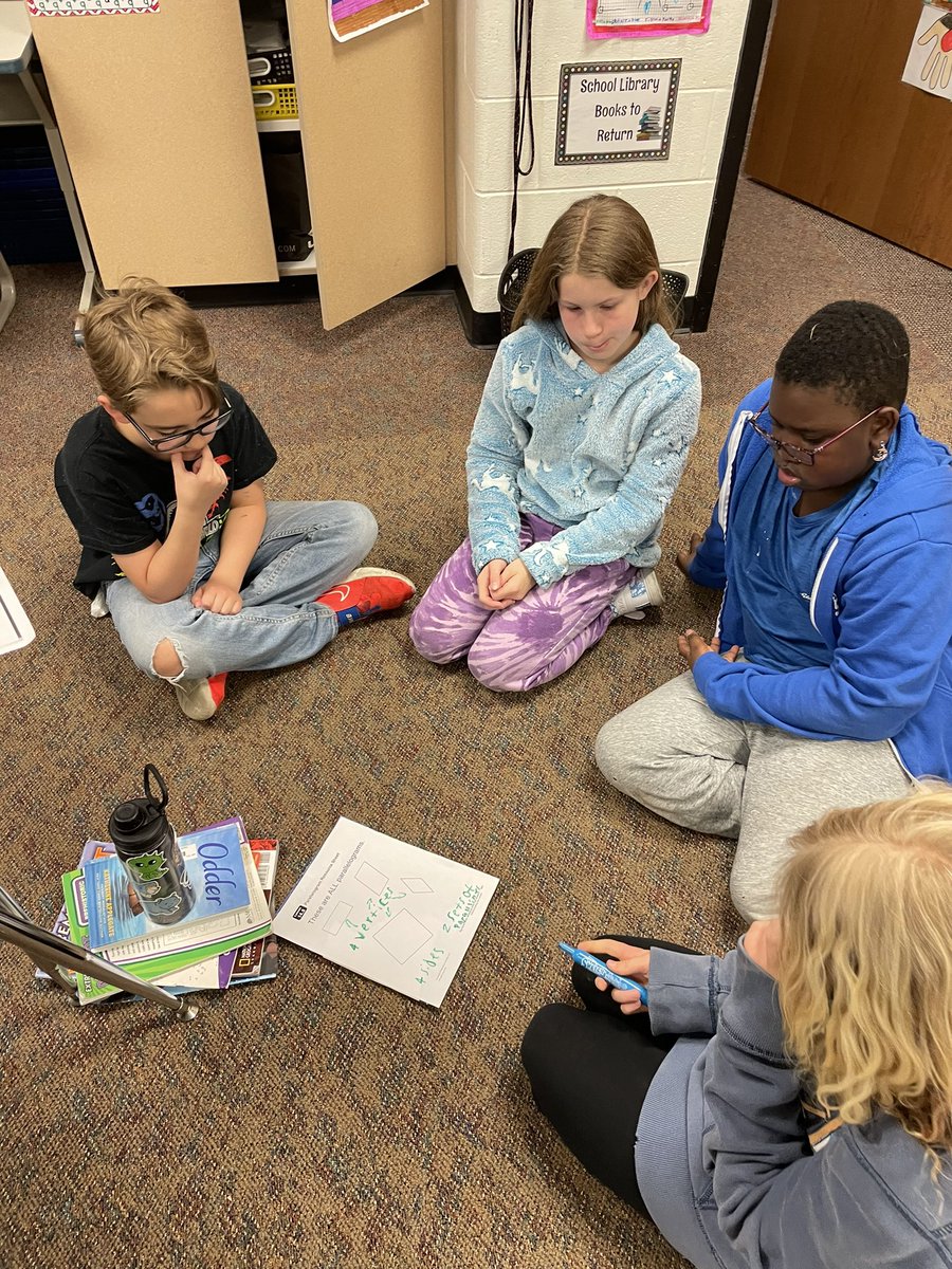 bwillix2's tweet photo. Working collaboratively with teams to discover the common characteristics of quadrilaterals #winfield34 #intermediaterocks! https://t.co/ZXcPDYGhnL