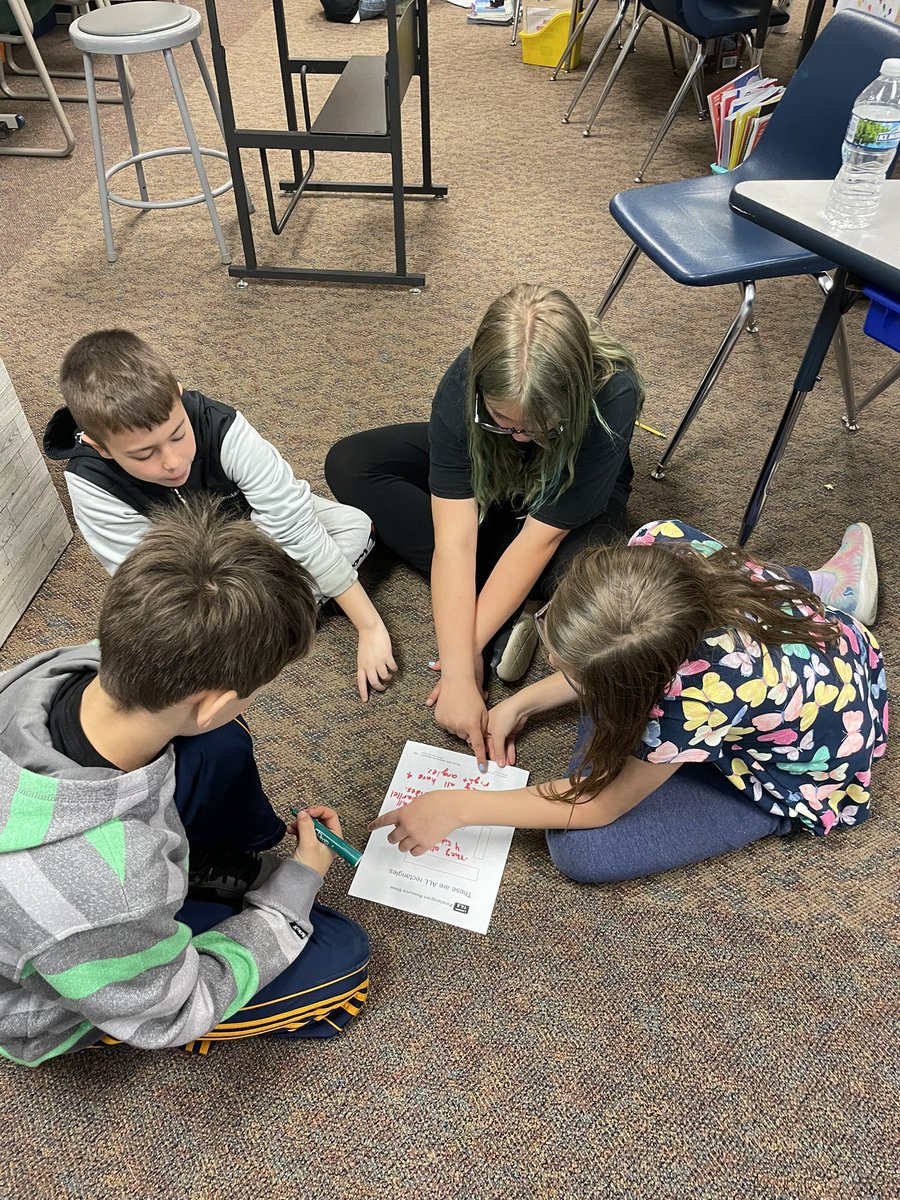 bwillix2's tweet photo. Working collaboratively with teams to discover the common characteristics of quadrilaterals #winfield34 #intermediaterocks! https://t.co/ZXcPDYGhnL