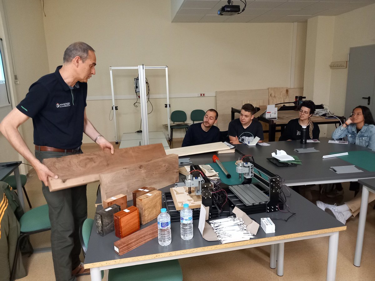 FablabEtsidi's tweet photo. También hemos tenido la gran suerte de recibir a @comercialpazos para hablarnos hacerla del mecanizado de Maderas para muebles. ¡Muchísimas gracias!

No paramos oiga B) https://t.co/YWgzKU6889