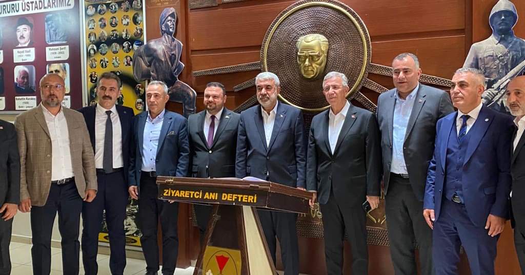 Ankara Büyükşehir Belediye Başkanımız Sn. <a href="/mansuryavas06/">Mansur Yavaş</a> ve Milletvekili adaylarımızla Kahramanmaraş Esnaf ve Sanatkarlar Odaları Birliği Başkanı Sn.Ahmet Kuybu ve Oda Başkanlarımızı ziyaret ettik. Kahramanmaraş’ı tekrar ayağa kaldırmak için neler yapılması gerektiğini konuştuk.