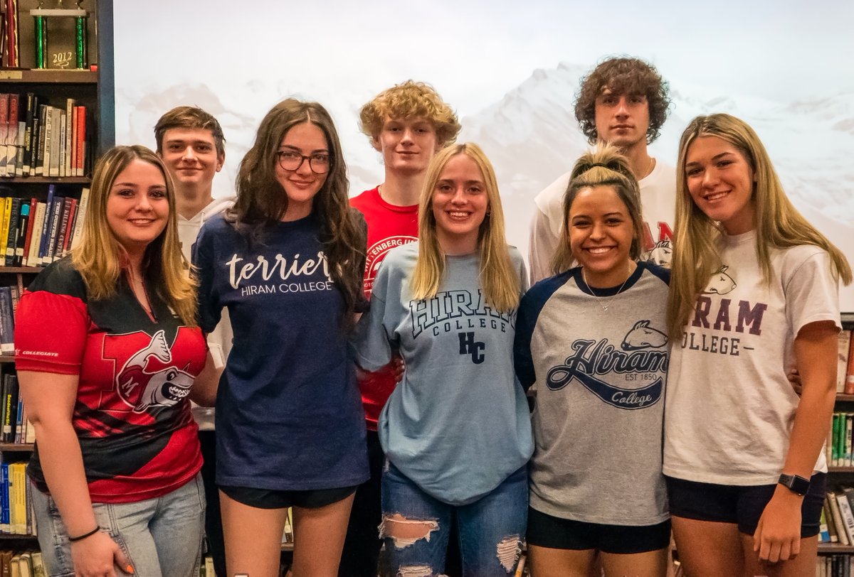 Tom_Nader's tweet photo. Eight Crestwood seniors signed their college letters of intent on Friday in a special event hosted at the HS and attended by family, friends and coaches.
Thank you, Crestwood & AD Troy Spiker, for the special invitation. I was honored to be there!
Story: https://t.co/ntOnRQd1V5 https://t.co/1IC3cDxLAl