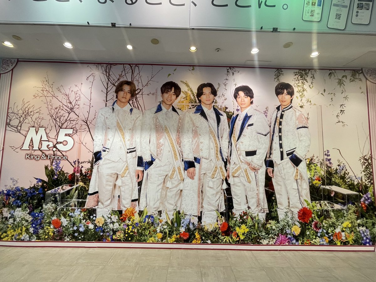 minrinrinminrin's tweet photo. シブツタも8〜9階まで並ばないといけないのに広めのスペースに一気に人入れるから色々な方向に撮影スポットあって映り込みなしで撮るのは至難の業、、、一瞬のタイミングで撮るしかなかった https://t.co/VQNBJhuBKy