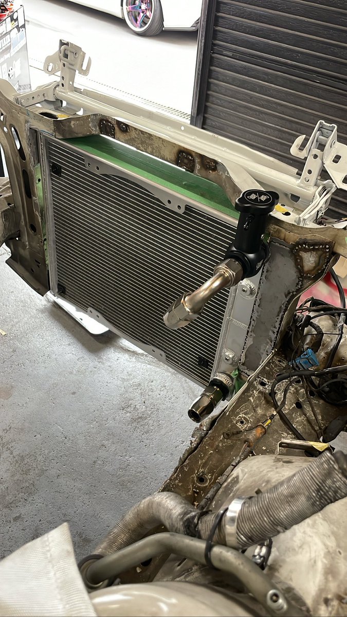 hikaru1511's tweet photo. 今日は一気に進んだ日🙂

30は電動エアコンのレイアウトがイメージ出来てー

タックドラジエーター付ける為にコアサポートフル加工していい感じに〜
明日からまた配線地獄。。

34はかなりのメニューが終わって、いよいよ明日には完全に完成へ
オリジナルの鍛造フルクロームホイールが最高

あと7台 https://t.co/BDEwpr8fVu