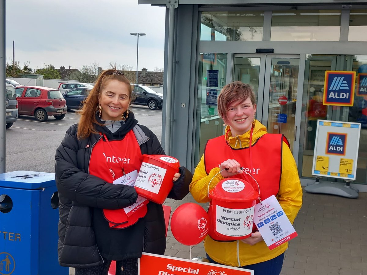 Thanks to Sadbh from Carlow Special Olympics club and her sister for collecting this morning at <a href="/Aldi_Ireland/">Aldi Ireland</a> Carlow 🪣🙌

If you cant make it into town today, you can donate online using the link below 📲
ie.taptodonate.co/tag/donate/TES…